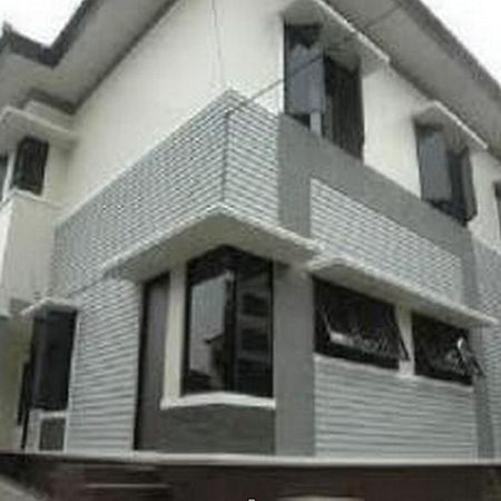 Guesthouse Durentiga Джакарта Екстериор снимка